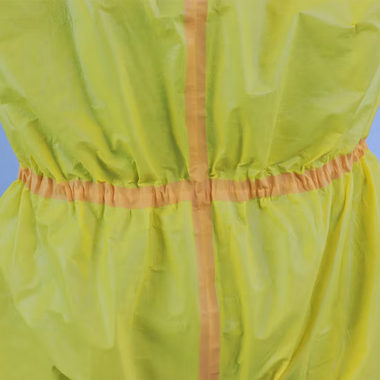 Combinaison jetable non tissée médicale de protection chimique microporeuse de type 3/4 contre la pneumonie